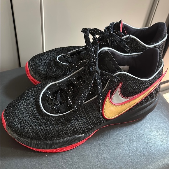 Lebron XX Men Size 8 Gold/Black University Red DJ5423-001 Miami Heat - Picture 1 of 13